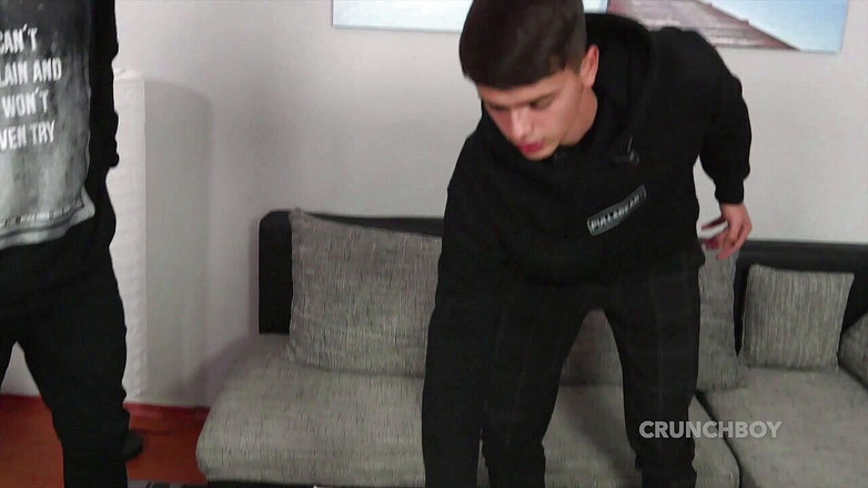 When straights boys fuck their gay friends: セクシーなゲイは、好奇心旺盛な彼のまっすぐな男の子によって生で犯される14