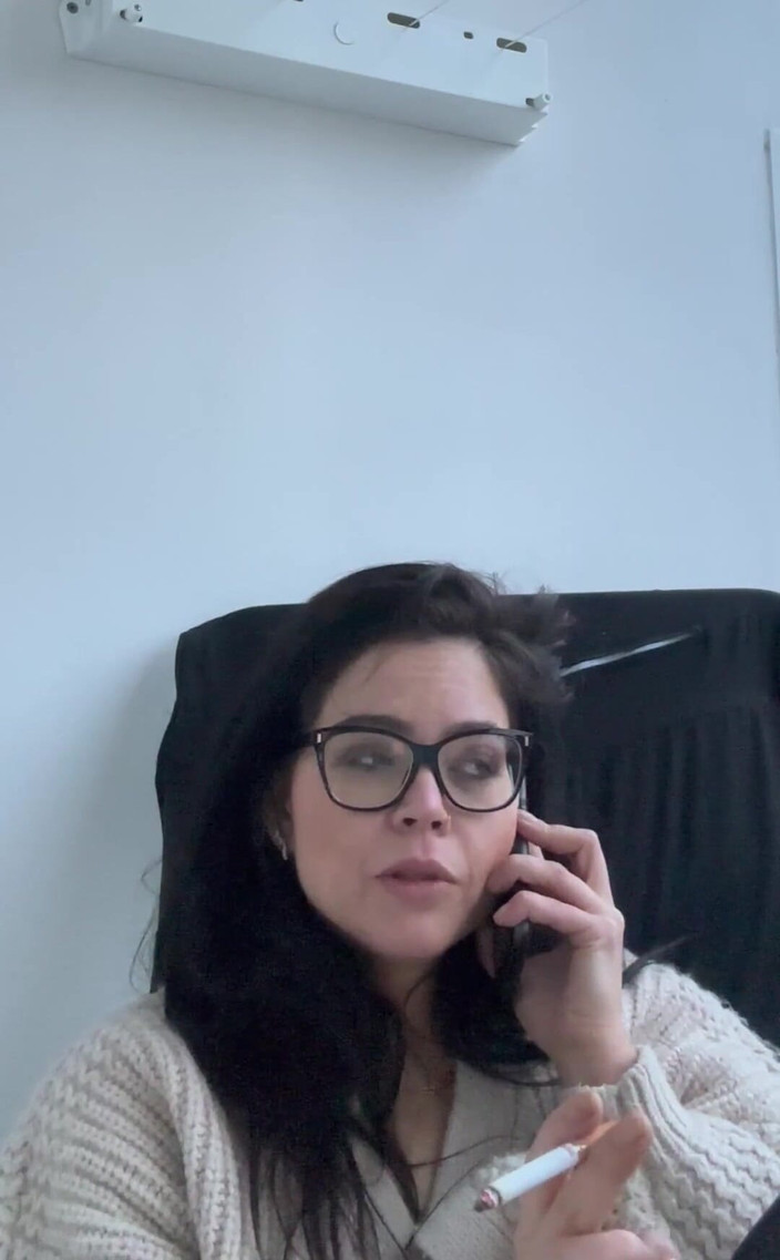 Shione Cooper: Rauchen während des telefongesprächs mit meinem freund