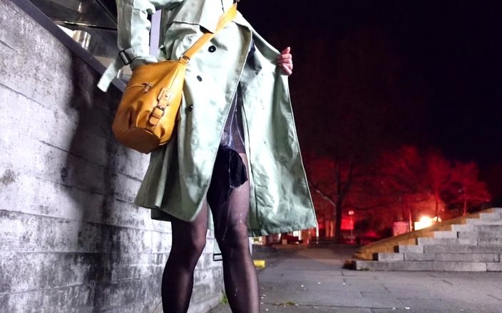 Loreley add: Crossdresser trong cơ thể với dương vật- lộn xộn
