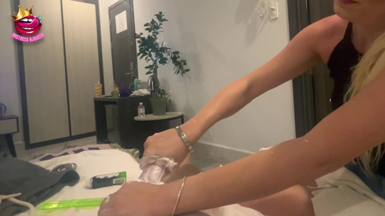 Mistress_BJQueen: Rasieren von Schaum schwanz Qual und verweigern