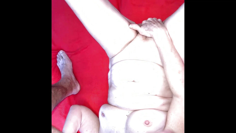 Naughty Silver Foxes: Uwolnij pasję: żona liże moje jaja, gdy szarpię się na jej...