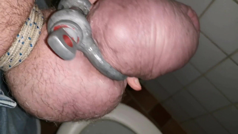 Monster_Meat_: Wanking in the toilet