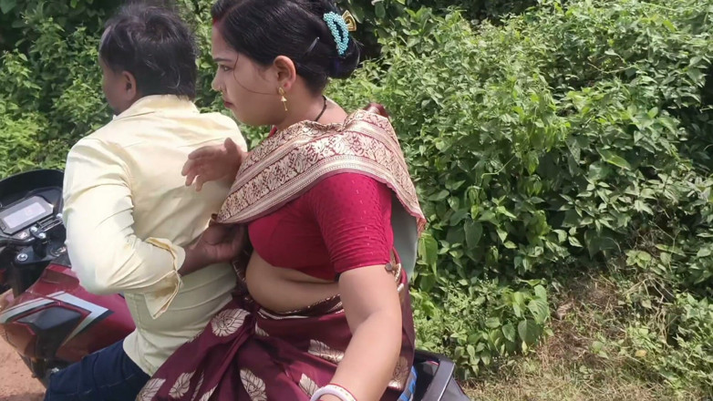 Sona bhabhi: Indická desi bihari vesnická manželka se tvrdě dotýká velkých prsou