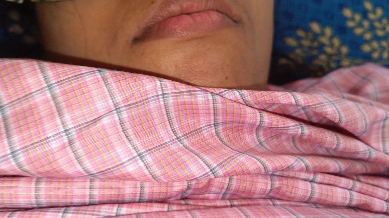 Ilakkiya: Ateşli üniversiteli kız