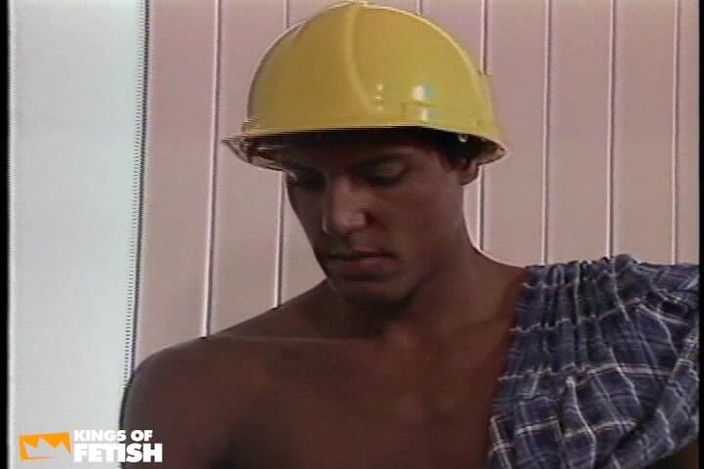 Gay Diaries: Trabalhador da construção civil chupa um colega e fode seu...