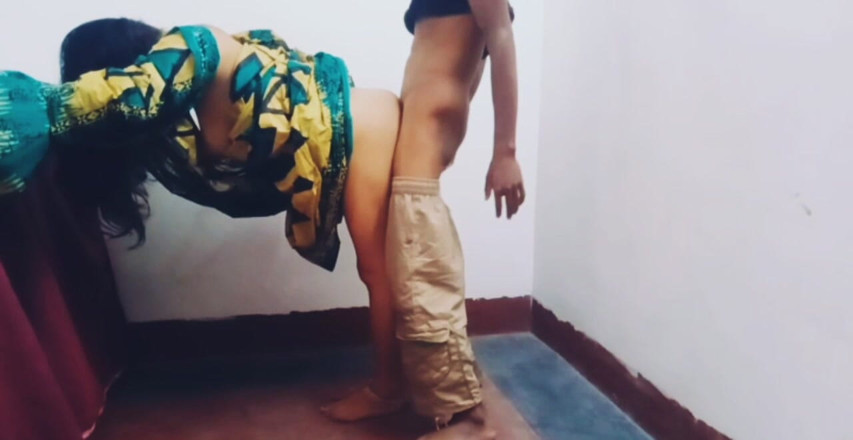 Teensex: Busty Desi Hot Bhabi Plays with the Devar While Husband's...