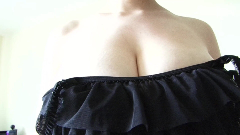Very hot hardcore: Curvaceous short-haired brunette with big tits got naked