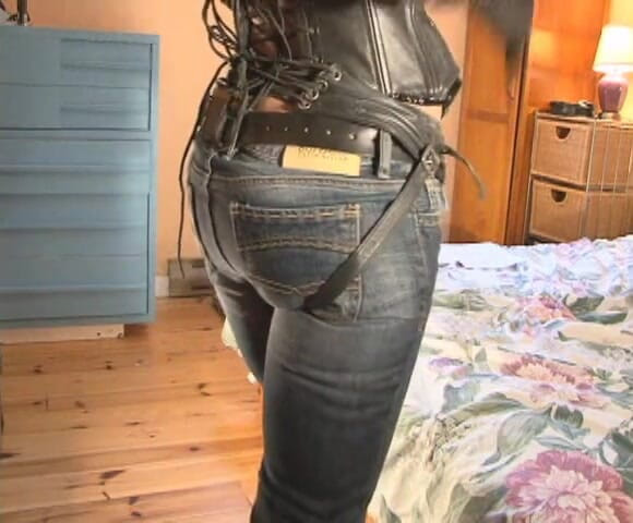 SophiaSylvan: Домина в джинсах 5 Страпон, домина контролирует твой член и бумажник