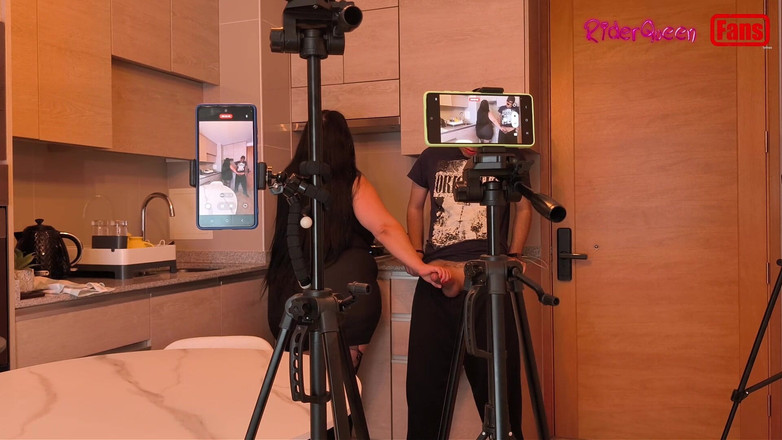 Riderqueen: Vídeo para fãs - enteado visita madrasta na cozinha