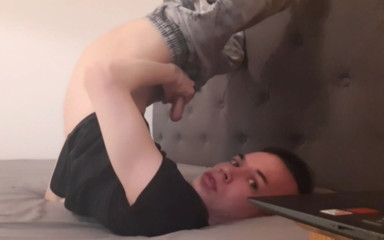 Elio Rivao: Showing off and trying to cum on face while chatting