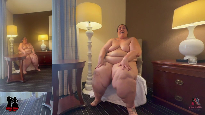 Reds BBW Hotties: SSBBW Talks to You While Playing with Toy