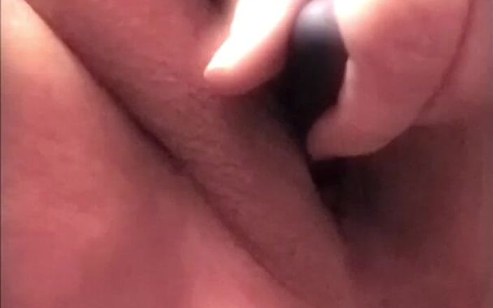 Hecate Squirts: Big Gushing Squirt While BBW Orgasms