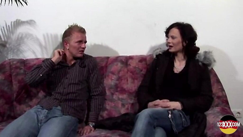 123XXX - 100% Amateurs: O nemțoaică tatuată își umple gura