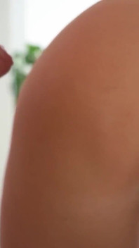 Hotmommy conta com Nicky para transformar sua noite decepcionante em uma aventura quente e emocionante