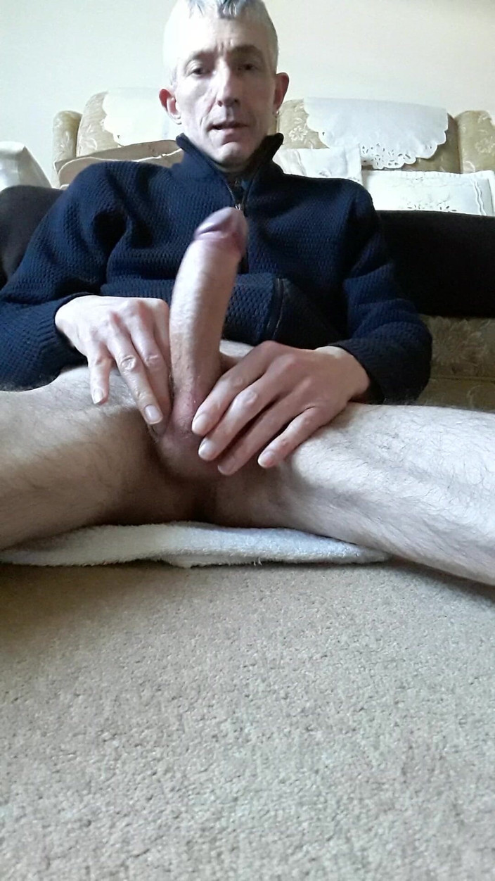 James Dirty Boy: Masturbuje się w salonie