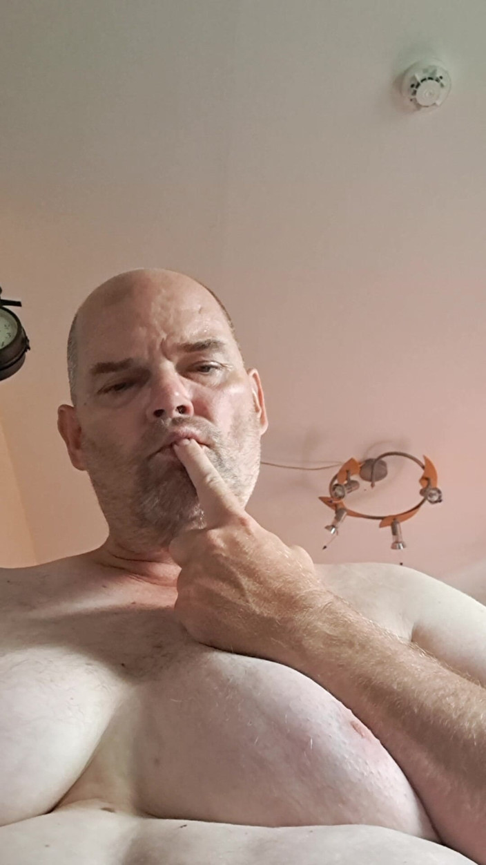 Fickspecht: The Bitch Is Fingering Again