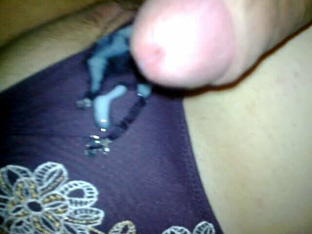 Sekretny666: Кончаю на фиолетовые трусики