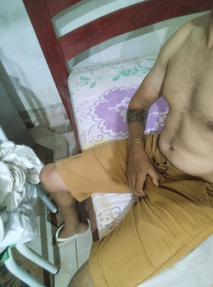 Ponte X: Ho preso l'opportunità di masturbarmi quando mia moglie ha lasciato...