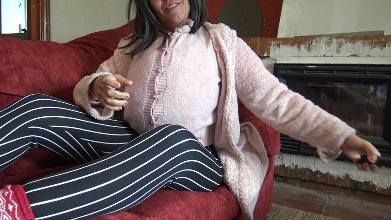 Stepmom Susan: 饥渴的怀孕熟女让继子射在她毛茸茸的阴户里