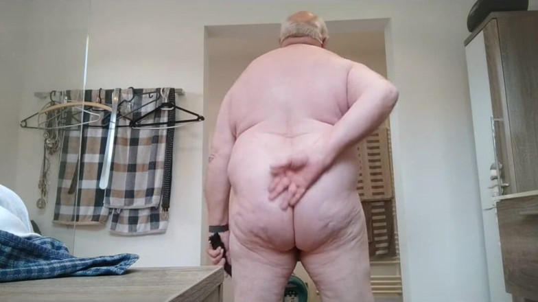 Karlchengeil: my ass- show marks, fart and beat