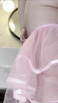 彼女の大きなお尻の裸の腹にザーメンを近づけ、新しいセクシーなランジェリーは、彼女があなたの猫と戦利品をフラッシュするときに彼女があなたから望んでいるものです