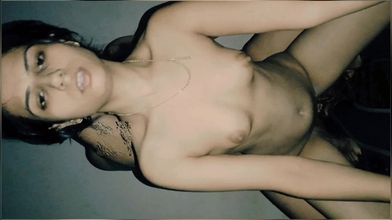 Hot Sis: Latika maakt me vandaag geil, sexy stiefzus