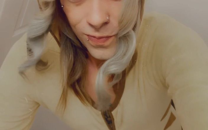 CarmenMelatonin: Kåt pikaGirl älskar sex