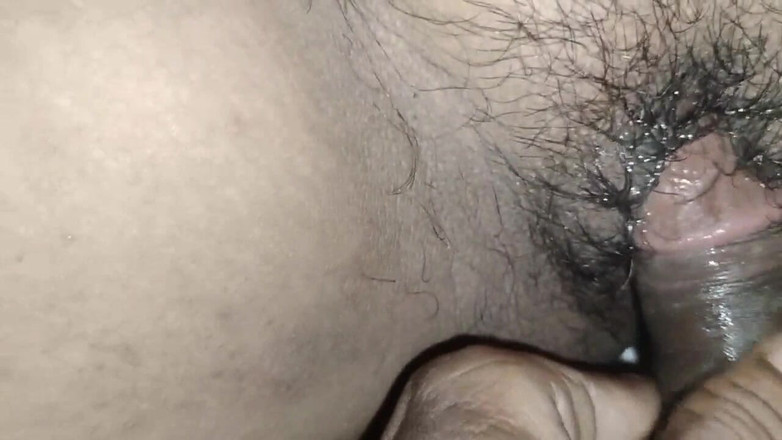 Sex041987: 我从 bhabi 的里做货物，得到了很多和平