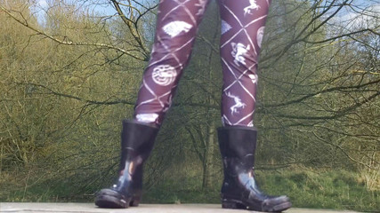 Ari Kajira: Wellies botín fetiche bosque