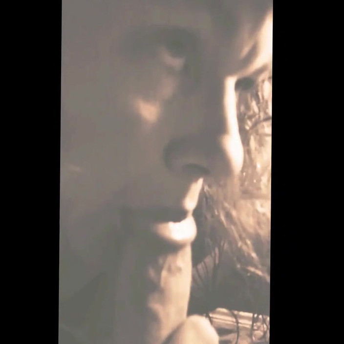 Bombstick and Trouble: Ibu tiri jalang menyelinap untuk menghisap zakar tebal saya