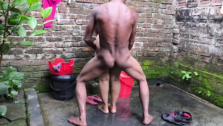 SAFI TV: Koukám, že se moje tetička koupe poté, co jsem objímají a šukali...