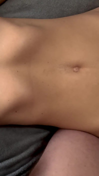 Hete wederzijdse masturbatie - hem mijn tieten laten bedekken met heet sperma