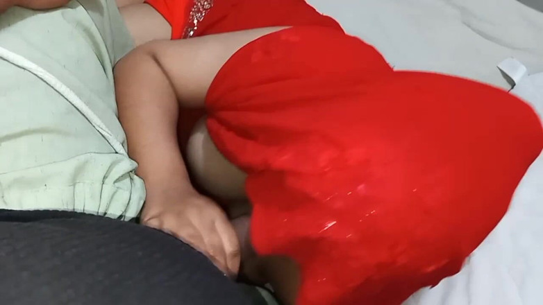 RedQueenRQ: 和穿着红色纱丽服的印度热辣阿姨做爱，印地语音频