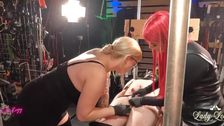 Diana Von Rigg: 热蜡球挤压折磨