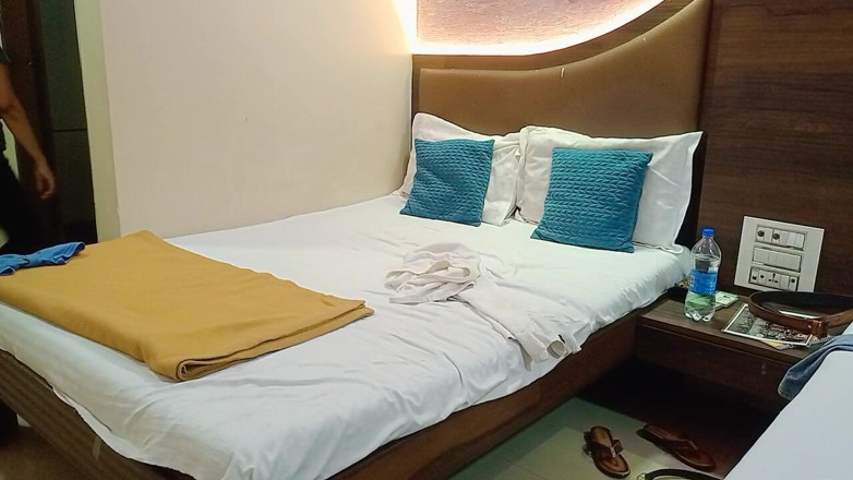 NikiRathod: Fazer Sexo Depois De 1 Mese Começa Com Boquete