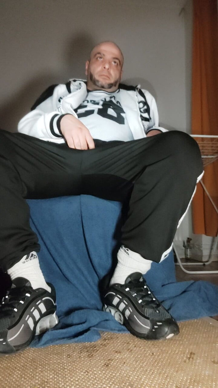 SmokedAlloy2: The Dregsau Dj-bro Pisses in His Pants.
