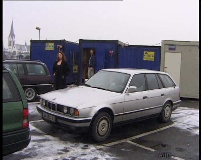 YOUR FIRST PORN: Dreier mit heisse blondi auf baustelle - şantiyede ateşli sarışınlarla üçlü seks