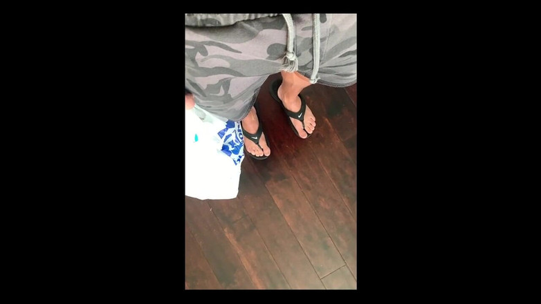 Jasons feet: 我们在电梯里