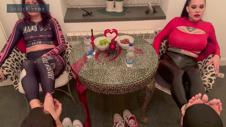 Strict Senz: Lady Zara Miss Alessa Milano Suando Pésworship Cheirando Assworship DescalçaNdo...