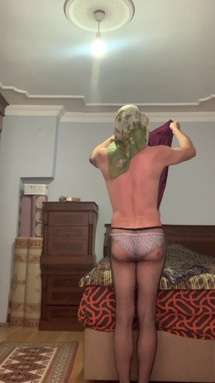 cd_aysemmm: Tesettürlü büyük götlü üvey annem soyunuyor