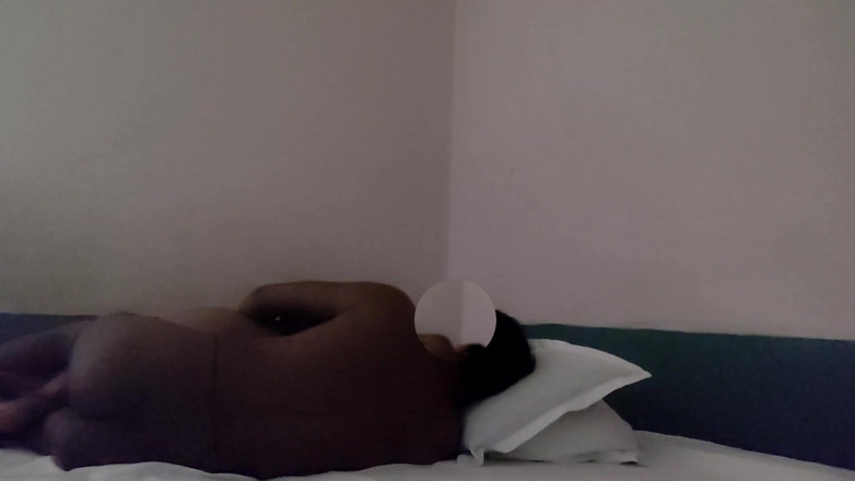 Hindiaudioadda1: Cặp đôi Ấn Độ trong giờ làm tình buổi tối không có ai ở...