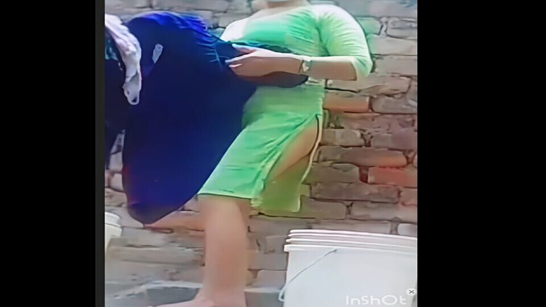 TricolorMusic3: Partie 2, une fille sexy se baigne, MMS, belle fille sexy,...