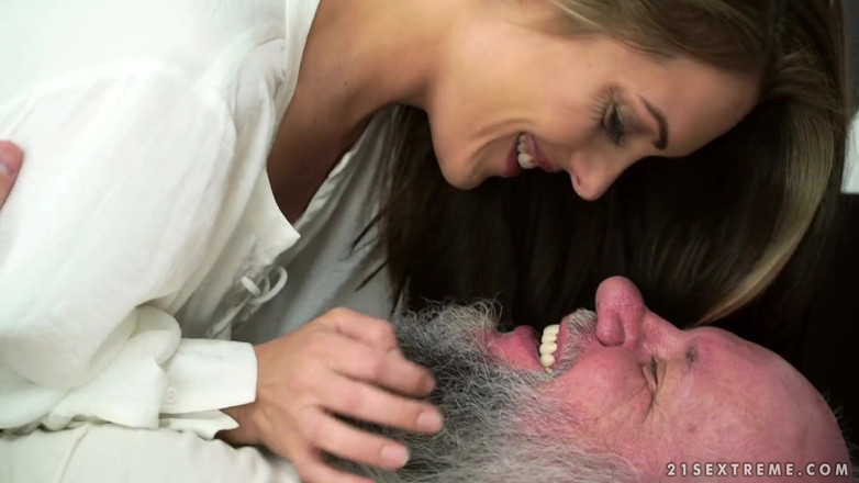 21 Sextreme: 21Sextreme - Grandpa's appetite