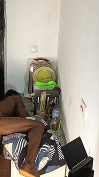 Afrikanische Schläger Hatten Es in Der Küche, Heißes Abendessen