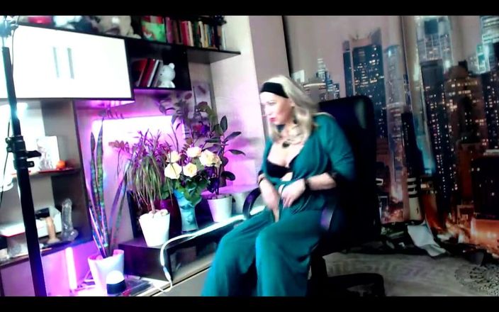 AimeeParadise: Madura rusa pareja de webcam Addams-family: primer plano de culo,...