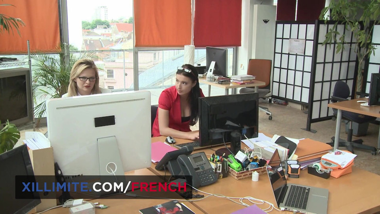 French girls at work: Секрет секретарів