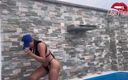 Lina Henao: Rychle masturbuji v bazénu, než mě chytí