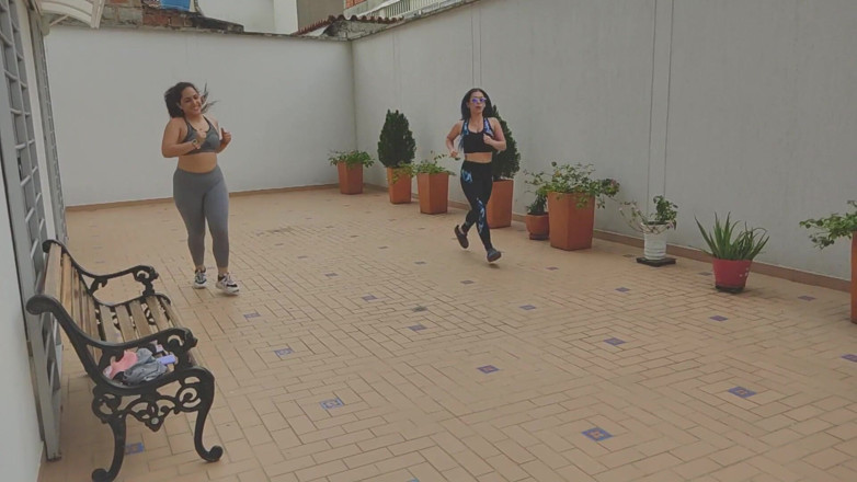 Sara films: Lesbisk och trekant spel