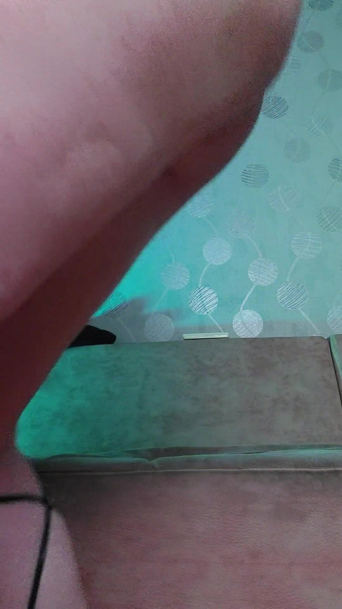 Kitty_Cross: 엉덩이가 큰 곡선이 희미해, 발 뒤꿈치 클릭, 욕망처럼 기름이 뚝뚝 떨어지다