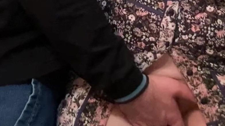 Niki studio: Biến thái cọ xát âm hộ trong tàu điện ngầm